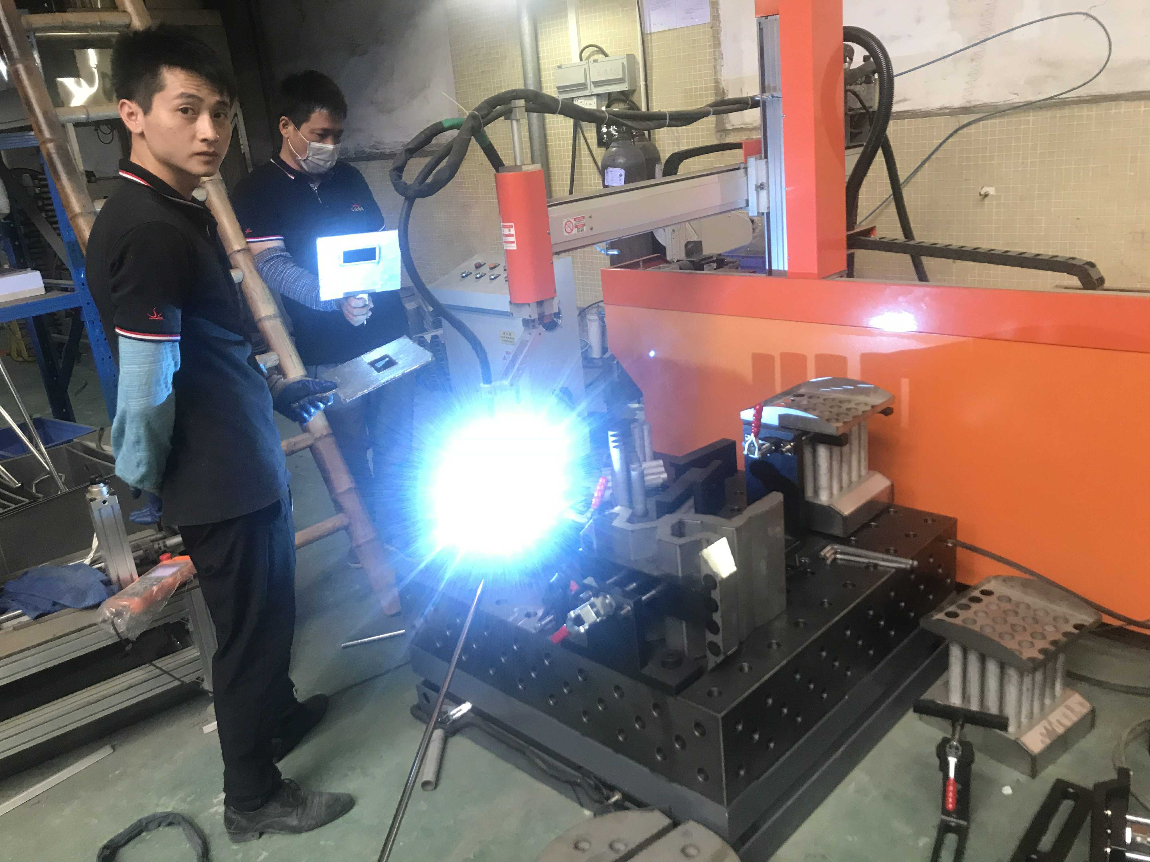 機(jī)器人焊接平臺(tái)